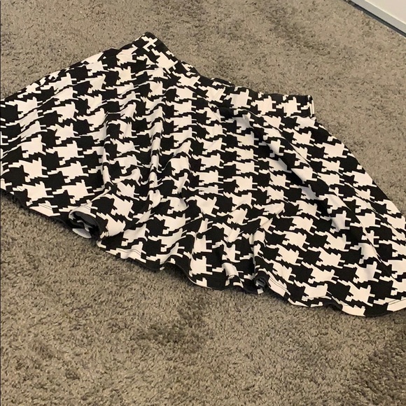 Houndstooth like skater skirt - Picture 1 of 2
